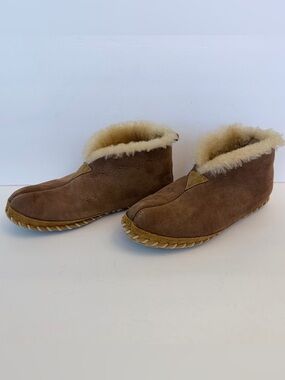 L.L. Bean Womens Wicked Good slippers light brown Suede Shearling, size 9
